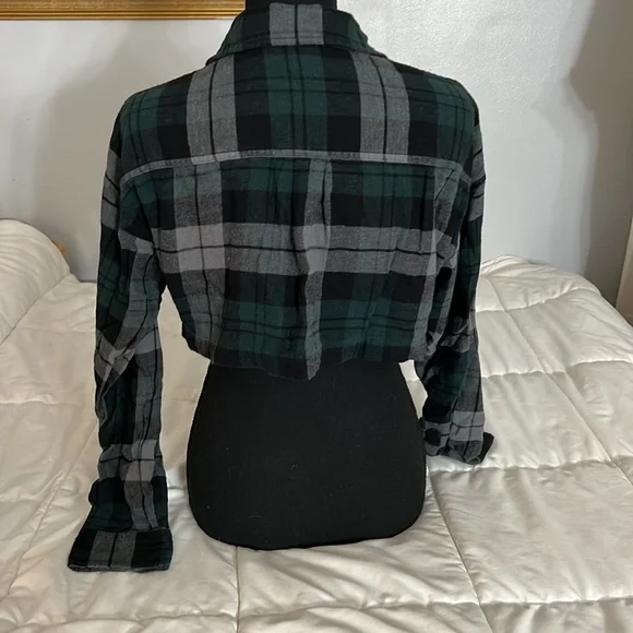 Forever 21 Cropped Flannel Zip Up - Picture 3 of 3